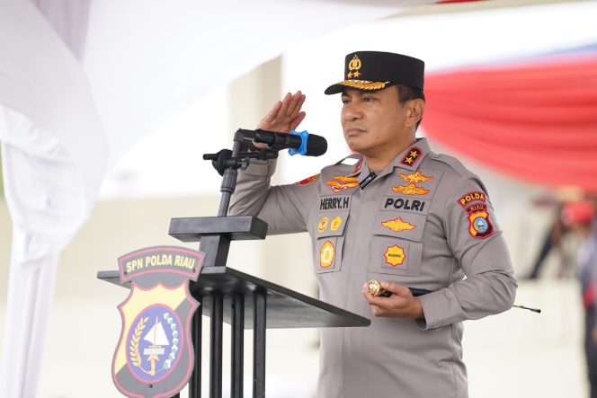 
					Foto : Kapolda Riau Irjen Pol Herry Heryawan.