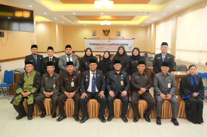 
					Perkuat Pengawasan Keuangan dan Lingkungan, Pemkab Siak Lantik 8 Pejabat Fungsional