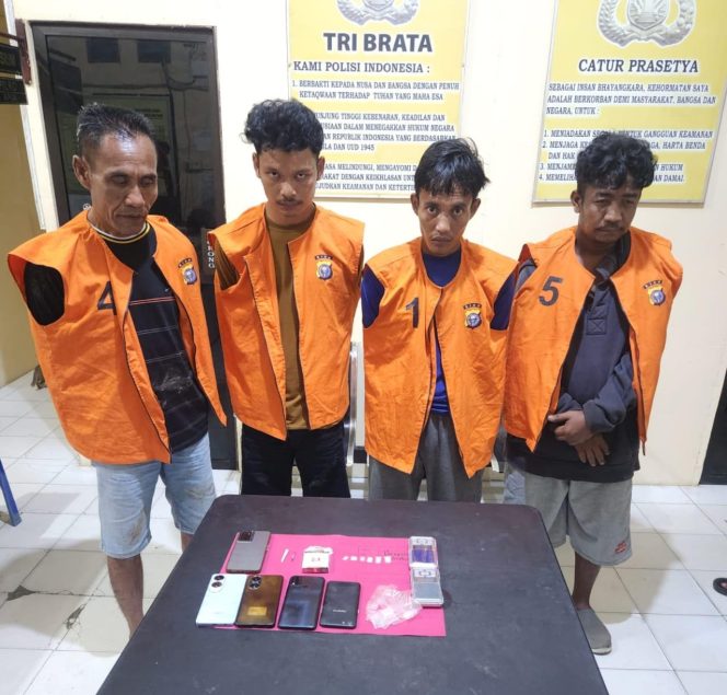
					Foto : Pelaku Penyalahgunaan Narkotika diamankan Polsek Sungai Apit