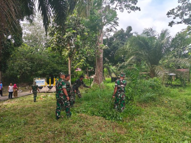 
					Lestarikan Warisan Sejarah, Kodim 0322/Siak Gelar Karya Bakti Bersihkan Makam Datuk 4 Suku
