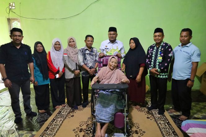
					Pemkab Siak Serahkan 15 Alat Bantu Fisik Untuk Penyandang Disabilitas dan Lansia