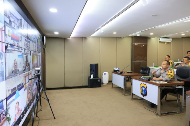 
					Polda Riau Adopsi Standar Service Excellence Halo BCA, Transformasi Layanan Call Center 110