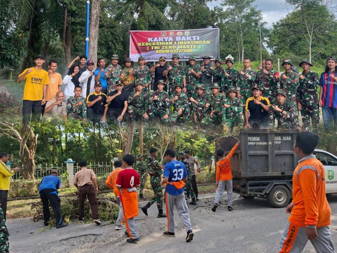 
					TNI – Polri dan Elemen Masyarakat Bersihkan Tumpukan Sampah di Siak, Wujudkan Daerah Bersih dan Sehat