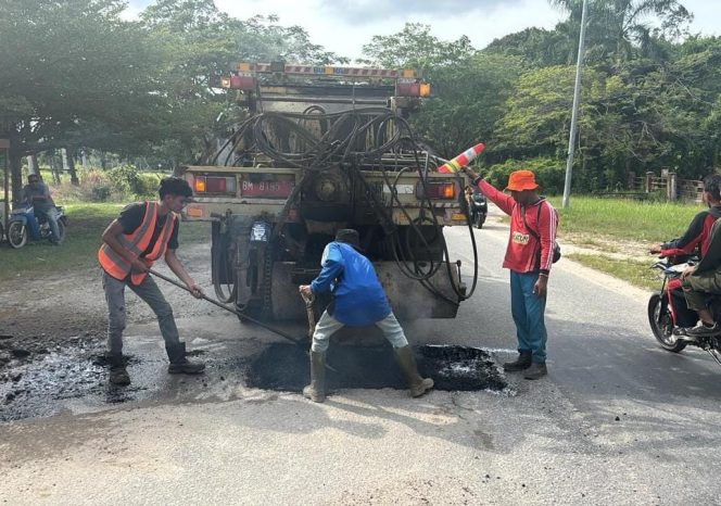 
					Sambut Mudik Lebaran Aman dan Nyaman, PUPR Siak Perbaiki Jalan Strategi