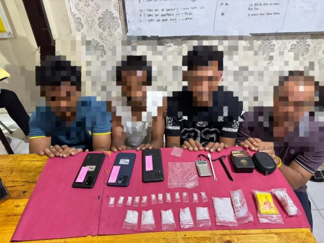 
					Penghulu dan Tiga Warga di Siak Digrebek Polisi, Ditemukan 18 Paket Narkoba