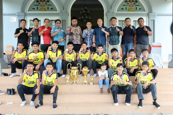 
					Ketua KONI Siak Syamsurizal Terima Kepulangan Tim Juara Afkab Siak, Bangga Harumkan Nama Daerah