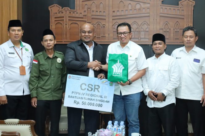 
					PTPN IV Serahkan CSR Rp 50 Juta, Dukung Pembangunan Rumah Singgah Kesehatan BWI Siak